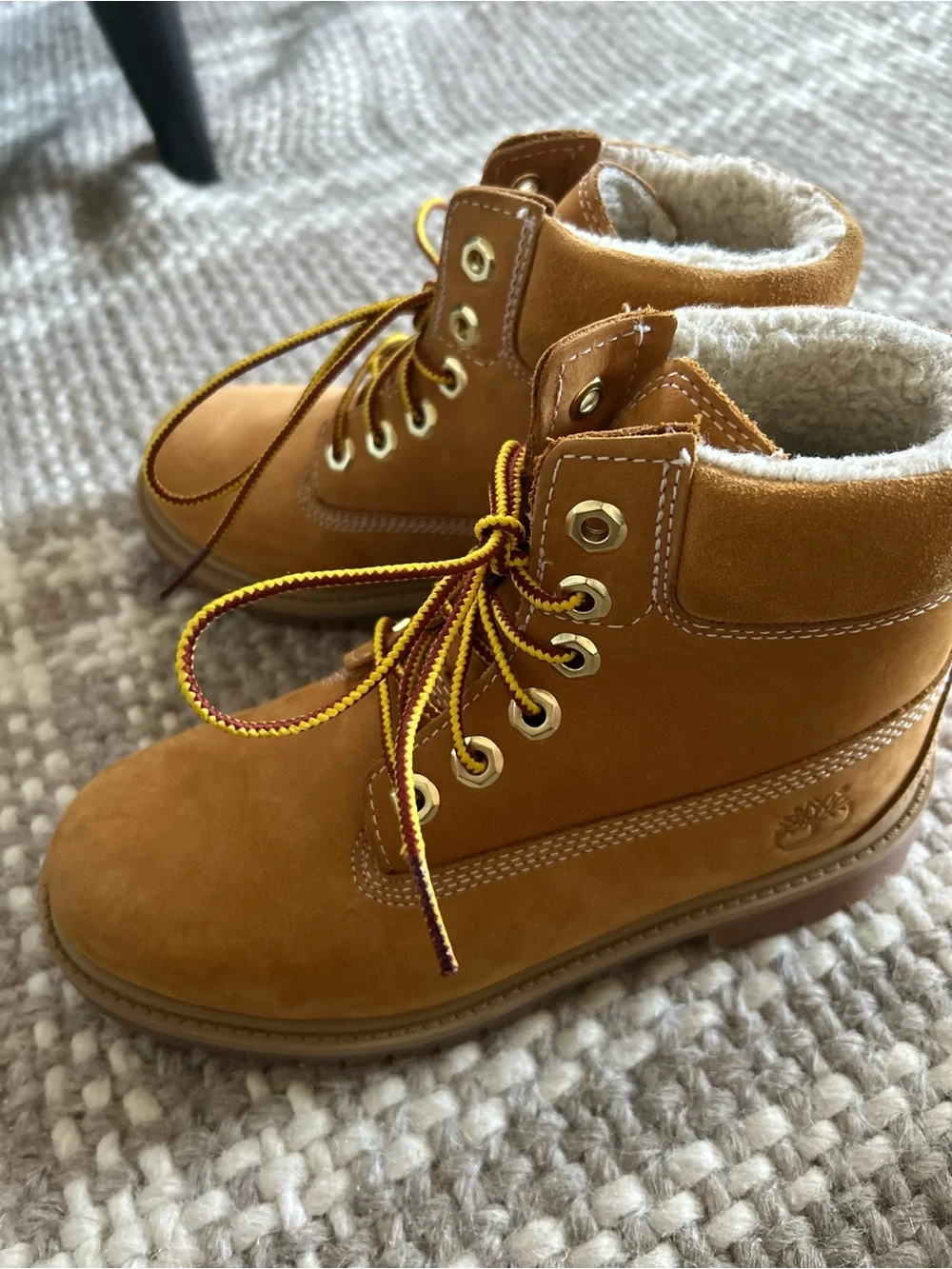 TIMBERLAND Kids Premium 6” Waterproof Boots Wheat Faux Shearling Lined Size 4